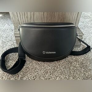Lululemon Leather Alternative Saddle Crossbody Bag 2L